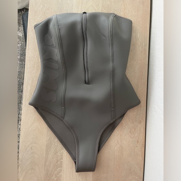 NWT skims one piece swim suit - Picture 2 of 5